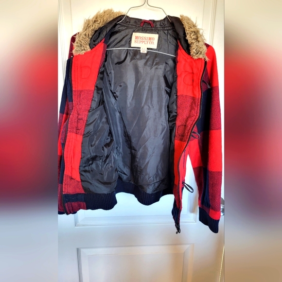 BLACK AND RED WINTER COAT - Picture 5 of 7